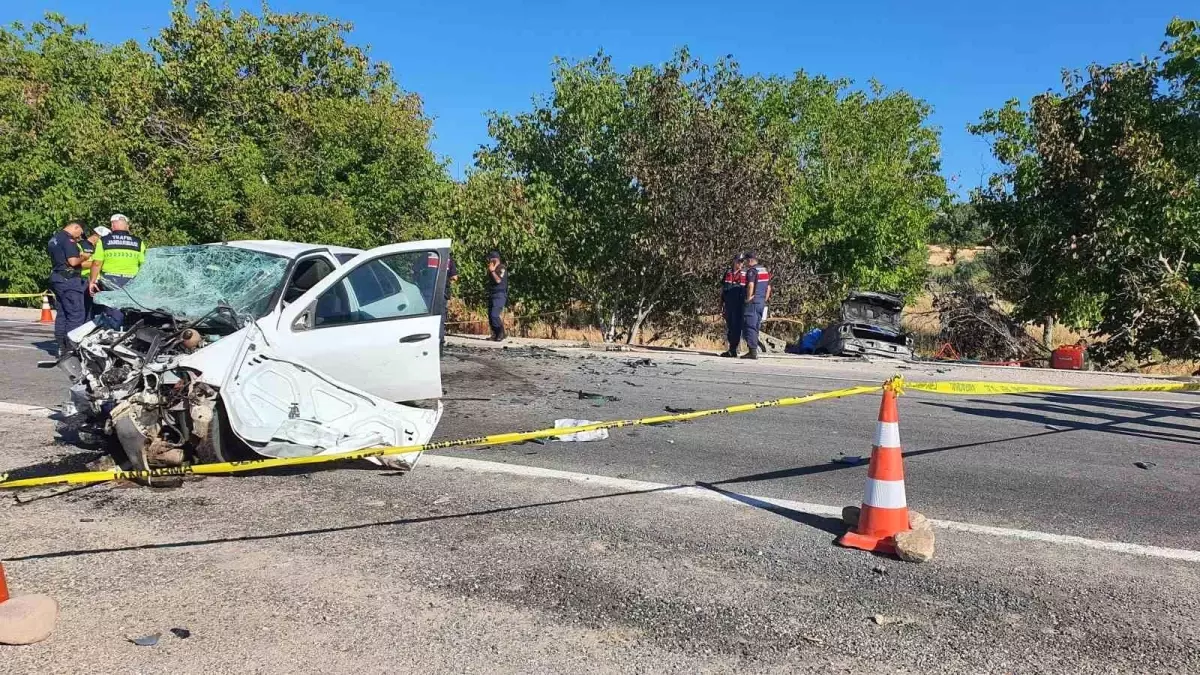 Manisa'da Feci Kaza: 3 Ölü, 2 Yaralı