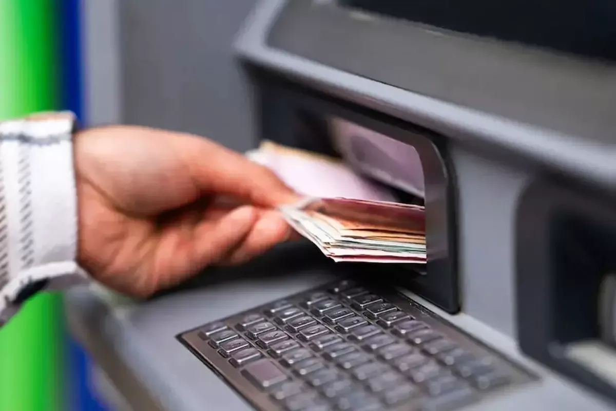 Dev banka nakit işlemlerini tamamen sonlandırdı, tüm ATM'lerini kapattı