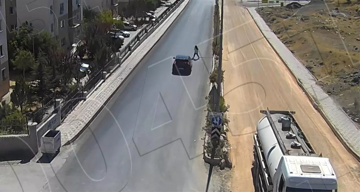 Elazığ'da Trafik Kazası: Kadın Hayati Tehlikeyle Mücadele Ediyor