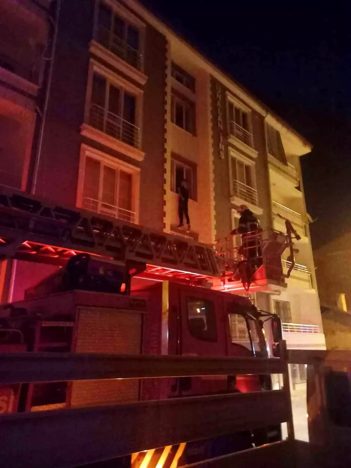 Elazığ'da İntihar Girişimi: İtfaiye Ekipleri Şahsi İkna Etti