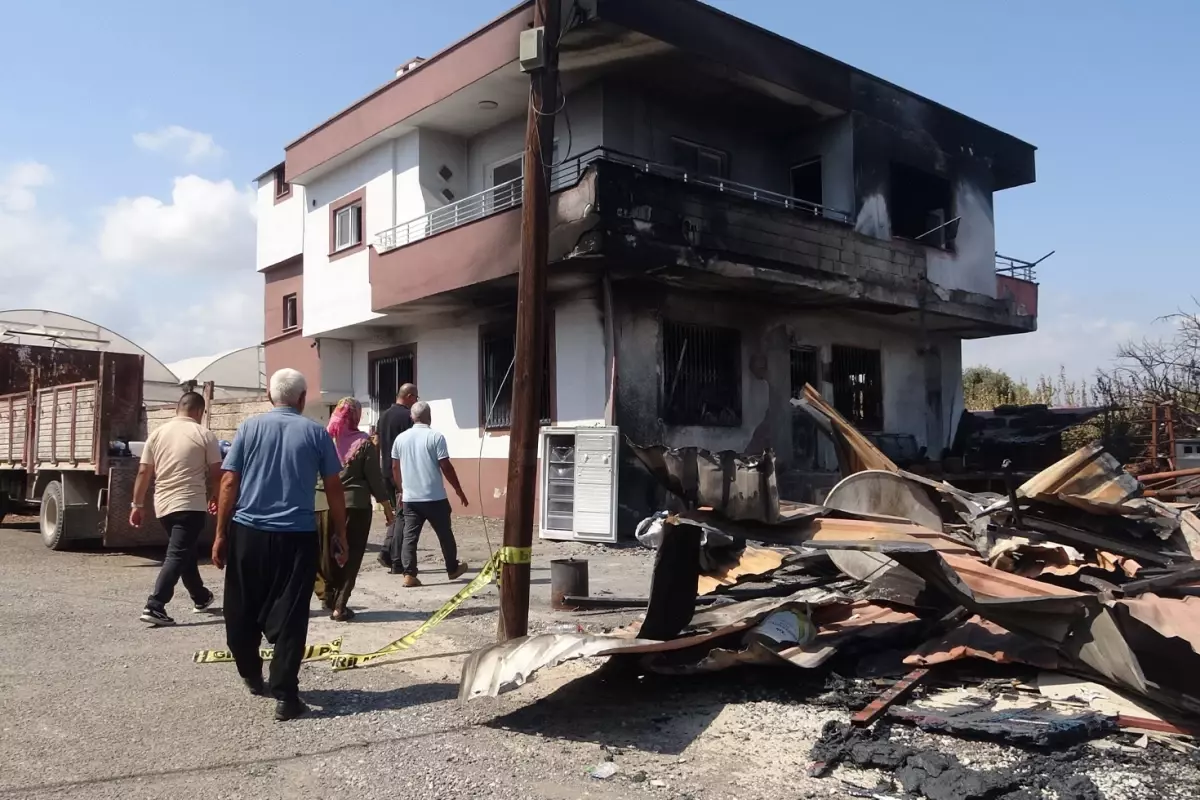 En mutlu günlerinde küle dönen evlerinden mucize çıktı