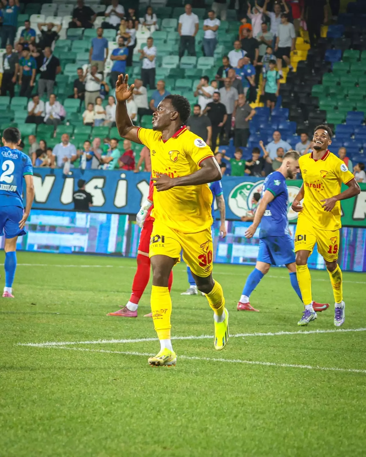 Göztepe'nin Genç Yıldızı Anthony Dennis, İlk Süper Lig Gollerini Attı