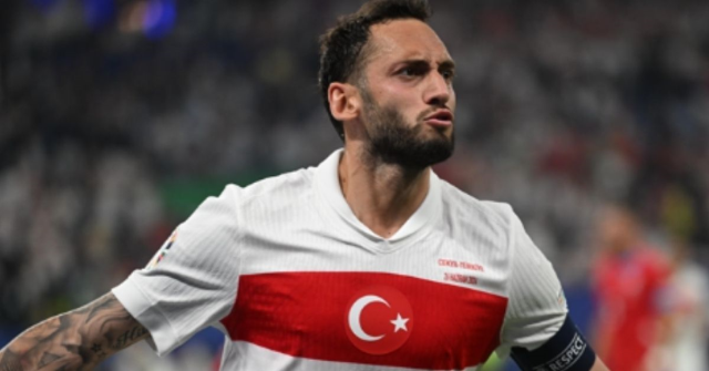 Hakan Çalhanoğlu Galatasaray'a gelecek mi? Hakan Çalhanoğlu Galatasaray'a mı transfer oluyor? Hakan Çalhanoğlu Galatasaray'a gelecek mi? Hakan Çalhanoğlu Galatasaray'a mı transfer oluyor?