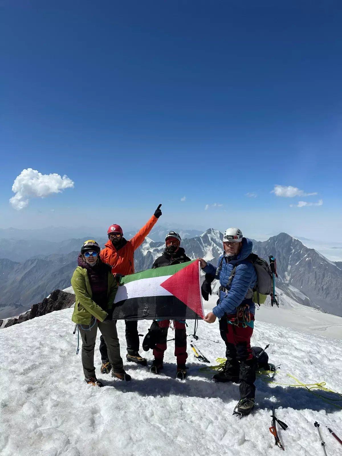 Rizeli Dağcılar Kazbek Zirvesinde Filistin'e Destek Verdi