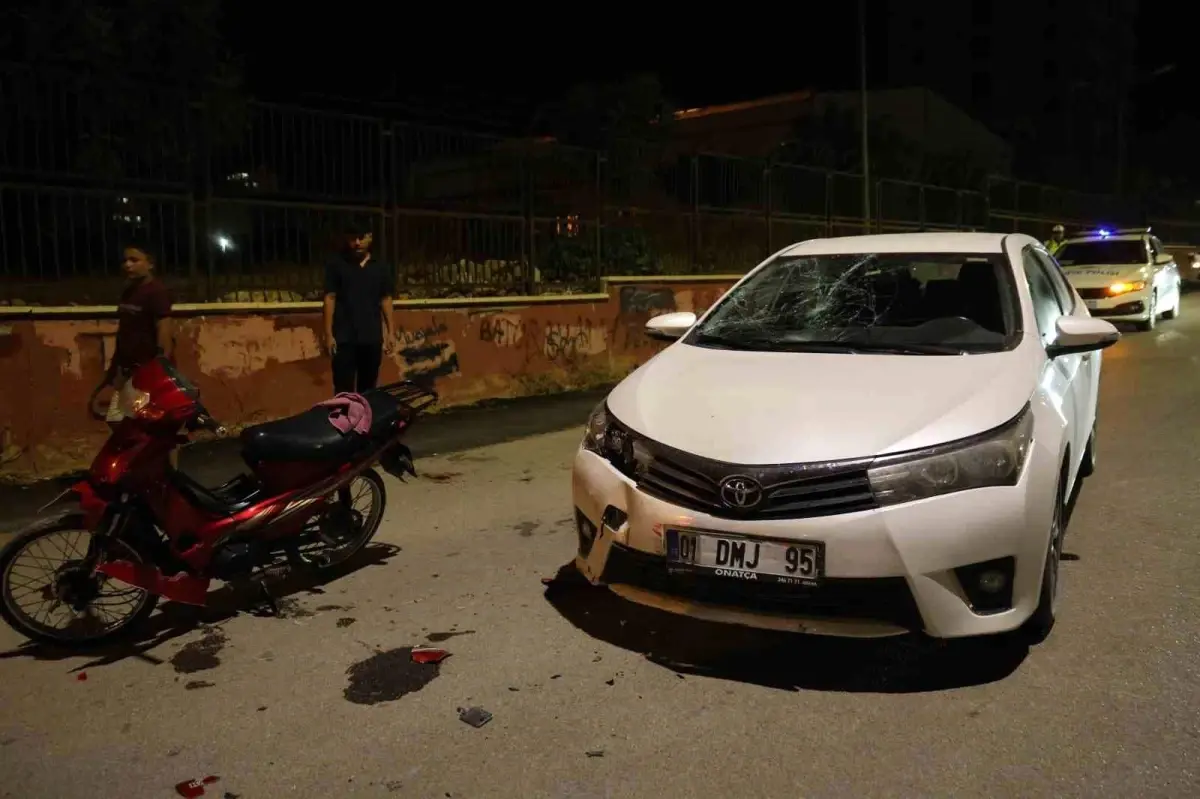 Adana'da Motosiklet ve Otomobil Çarpıştı: 2 Yaralı