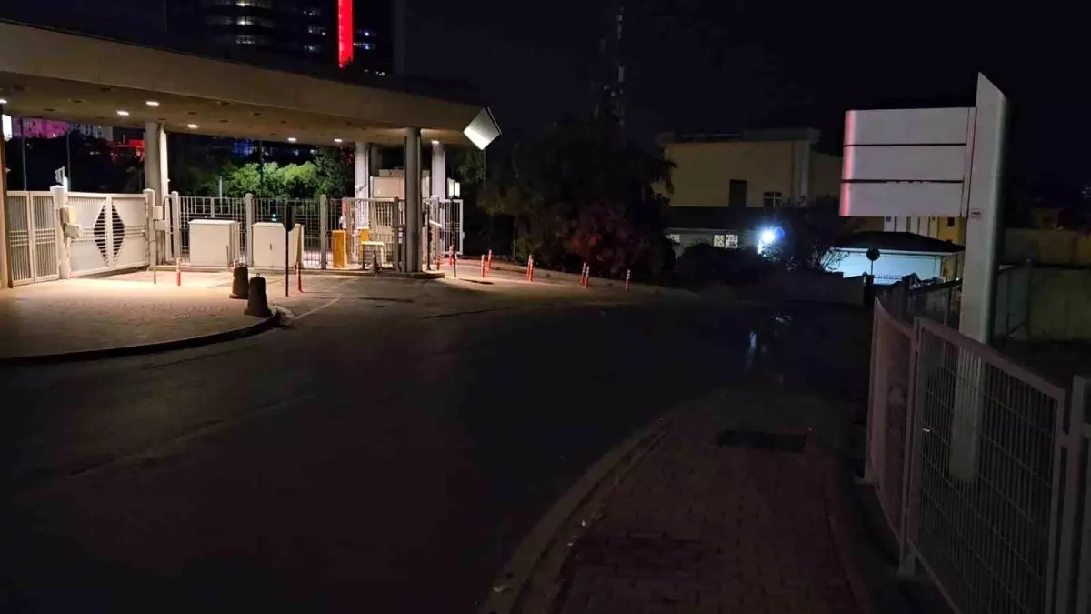 Beşiktaş'ta Banka Şubesinde Silahlı Kaza: İki Güvenlik Görevlisi Yaralandı