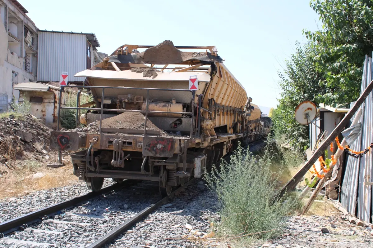 Malatya'da Yük Treni Çarpması Sonucu Bir Kişi Hayatını Kaybetti