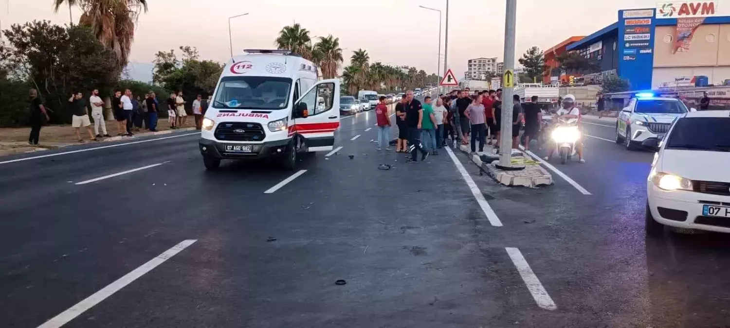 Antalya'da Trafik Kazası: Motosikletli Ağır Yaralandı
