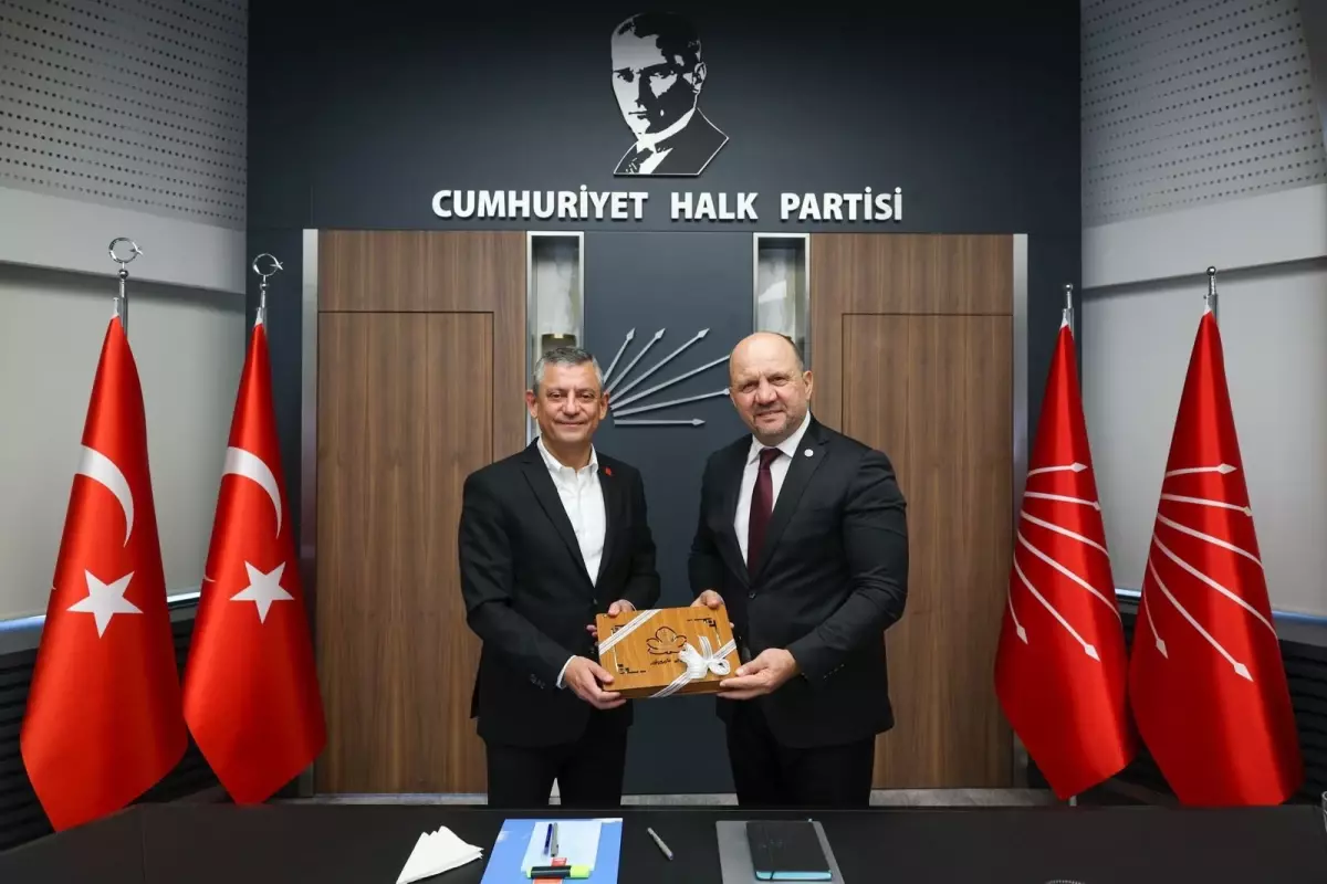 Özgür Özel Balkan Türkleri Temsilcileriyle Görüştü
