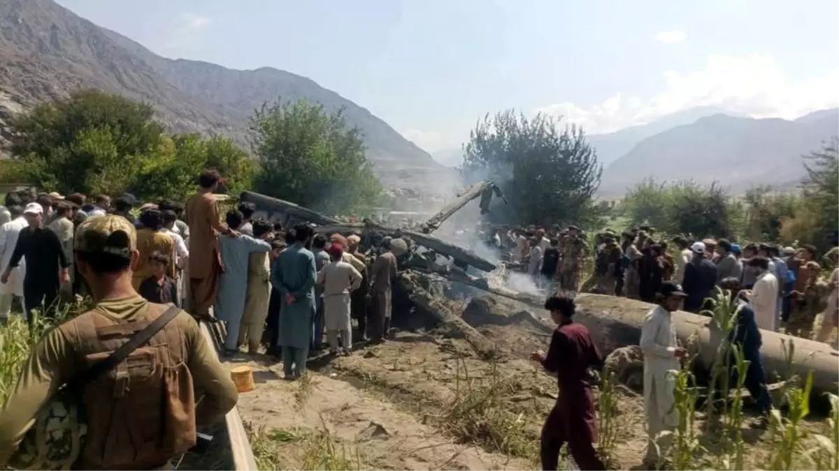 Pakistan'da Helikopter Kazası: 5 Ölü