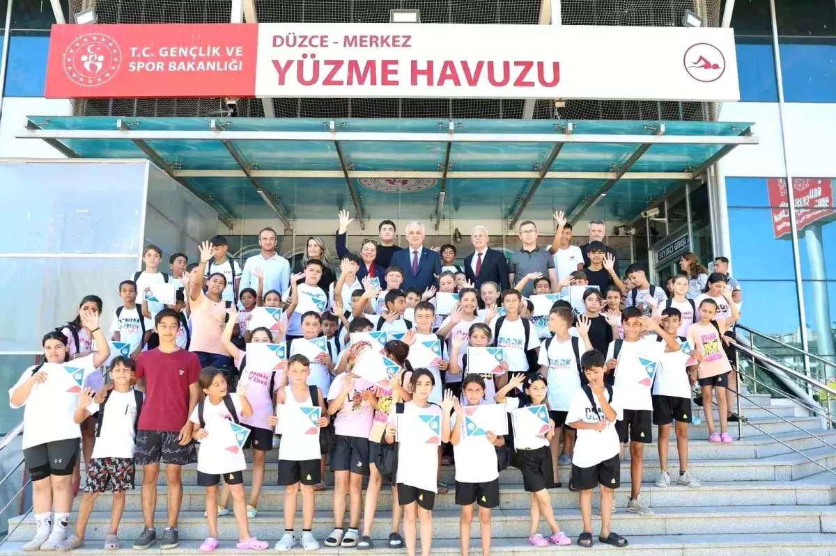 Düzce'de Roman Çocuklara Yüzme Kursu Tamamlandı