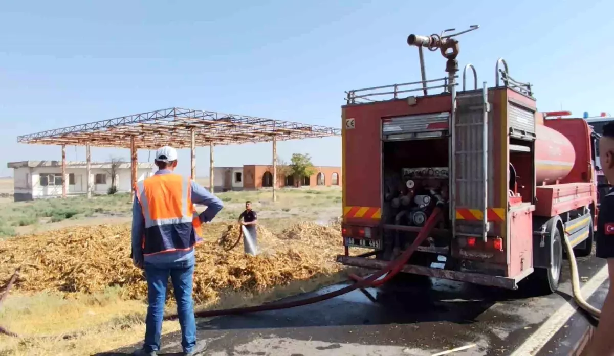 Aksaray'da Saman Yüklü Tırda Yangın Korkuttu