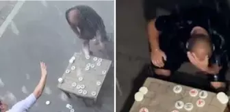 Satranç maçını kaybetti, dört saat yağmur altında yenilginin sebebini bulmaya çalıştı