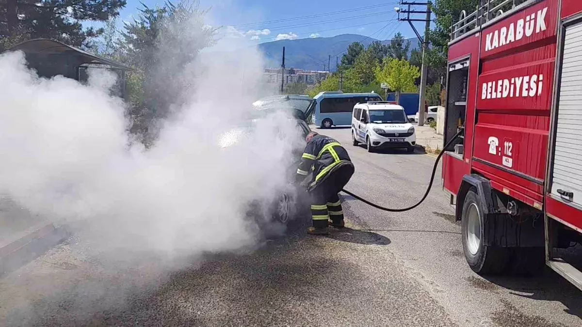 Karabük'te Seyir Halindeki Otomobil Yangını