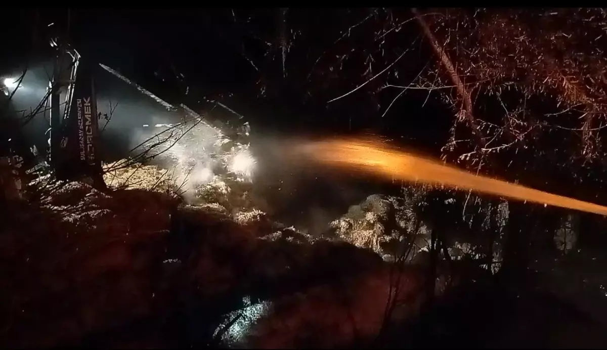 Tokat'ta Yangın: Samanlık ve Garaj Kullanılamaz Hale Geldi