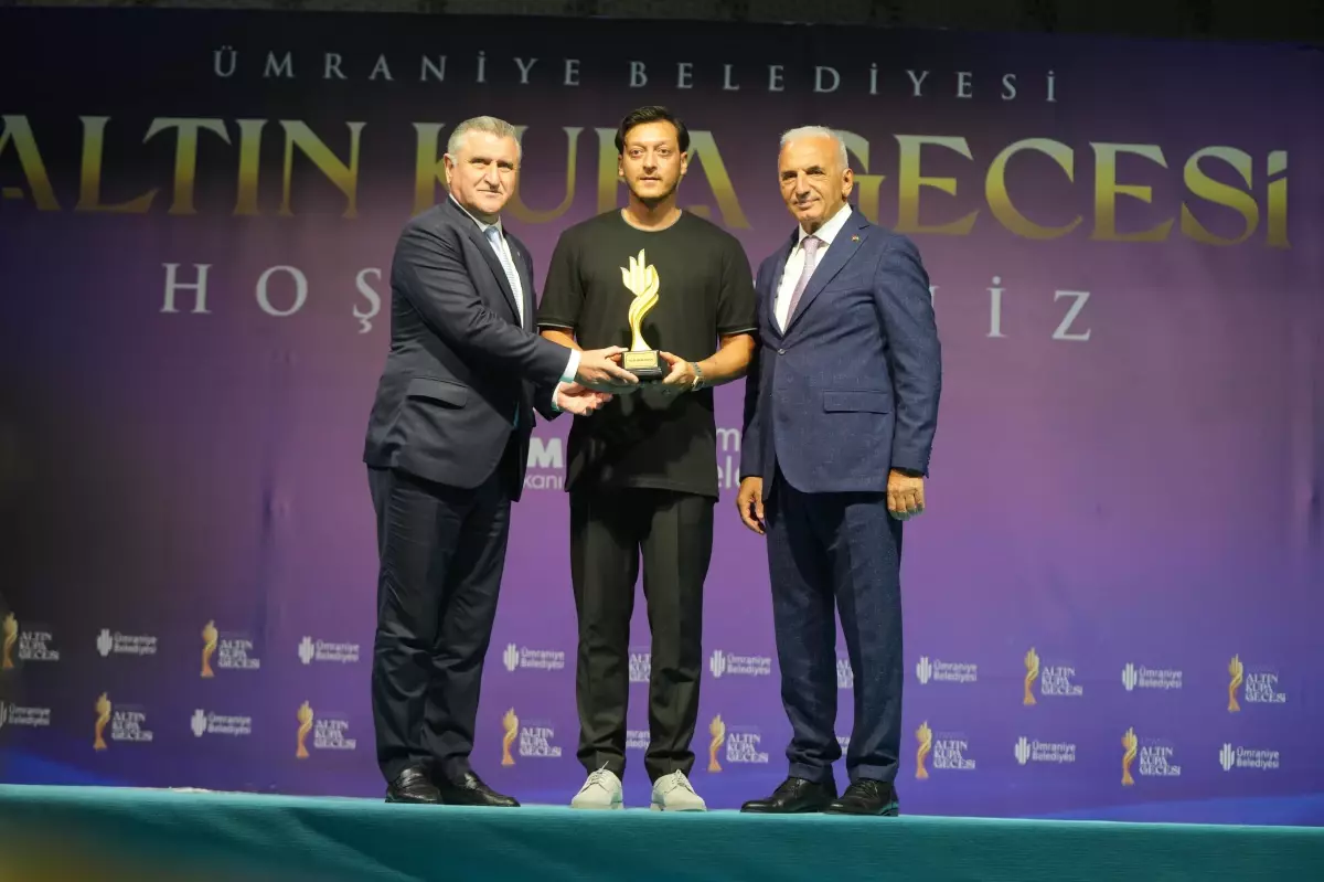 'Yılın spor insanı' eski futbolcu Mesut Özil seçildi