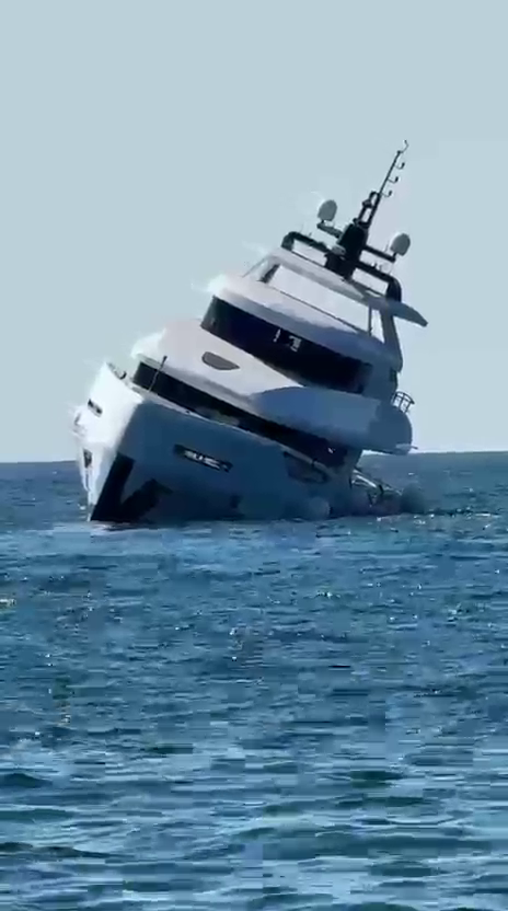 Luxury Yacht Sank in Zonguldak in 15 Minutes
