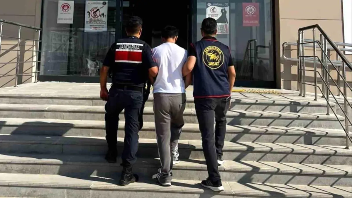98 Farklı Davadan Aranan Firari Genç Yakalandı