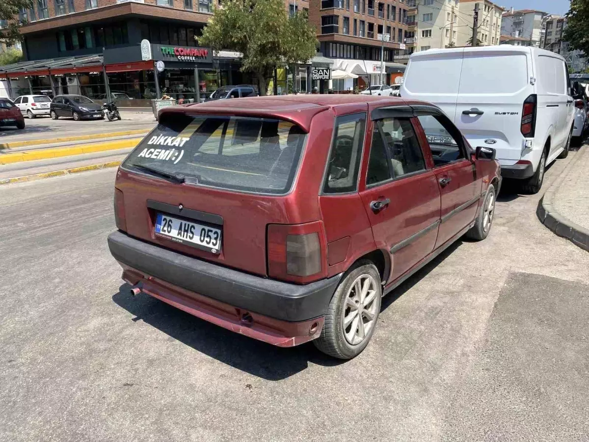 Eskişehirli Kadından İlginç Trafik Önlemi: 'Dikkat Acemi'