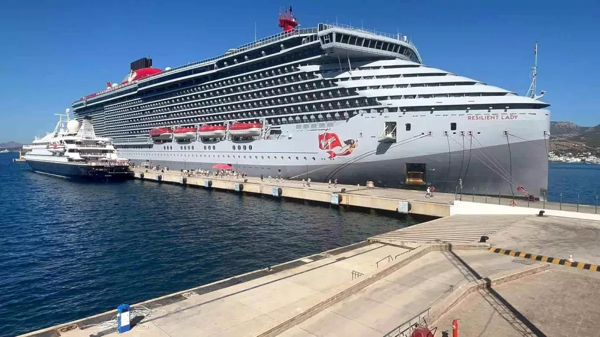 Bodrum'a İki Lüks Gemiden 2.611 Yolcu Geldi