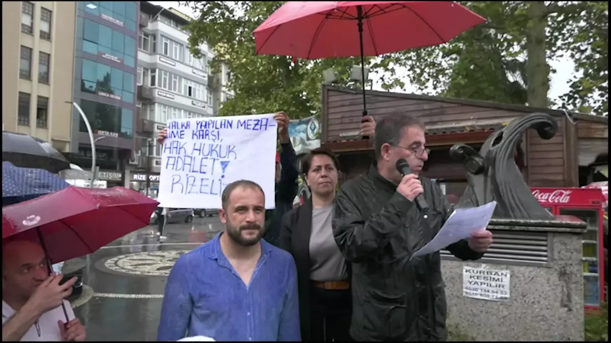 CHP Rize'de İstanbul İl Yönetiminin Görevden Uzaklaştırılmasını Protesto Etti