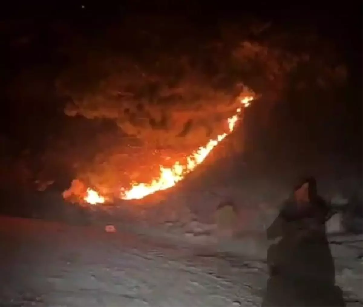 Denizli'deki Yangın Kontrol Altına Alındı, Gönüllüler Tehlikeye Girdi