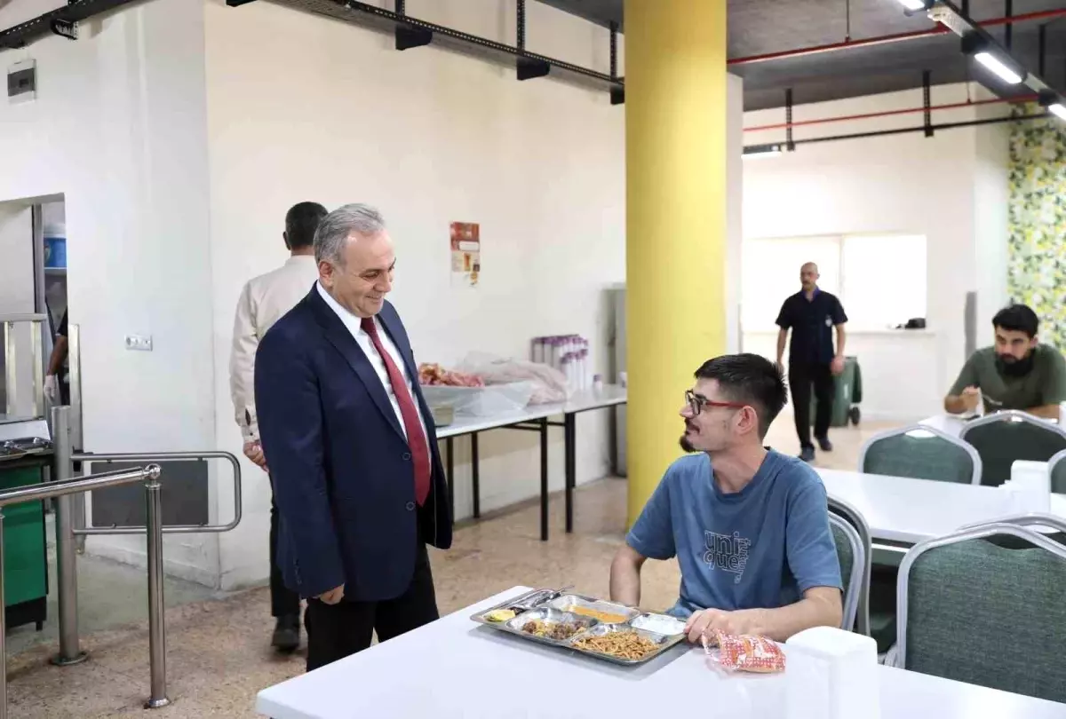Erciyes Üniversitesi Rektörü Öğrencilerle Buluştu