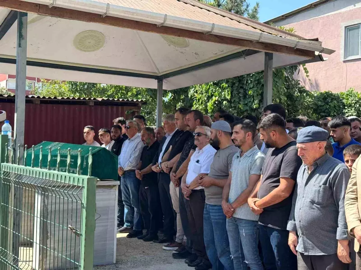 Zehirlenerek Hayatını Kaybeden İşçi Toprağa Verildi