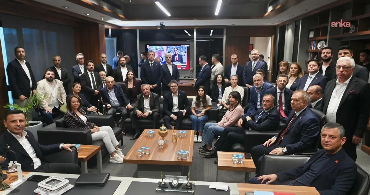 CHP İstanbul İl Yönetimi Mahkeme Kararıyla Görevden Alındı
