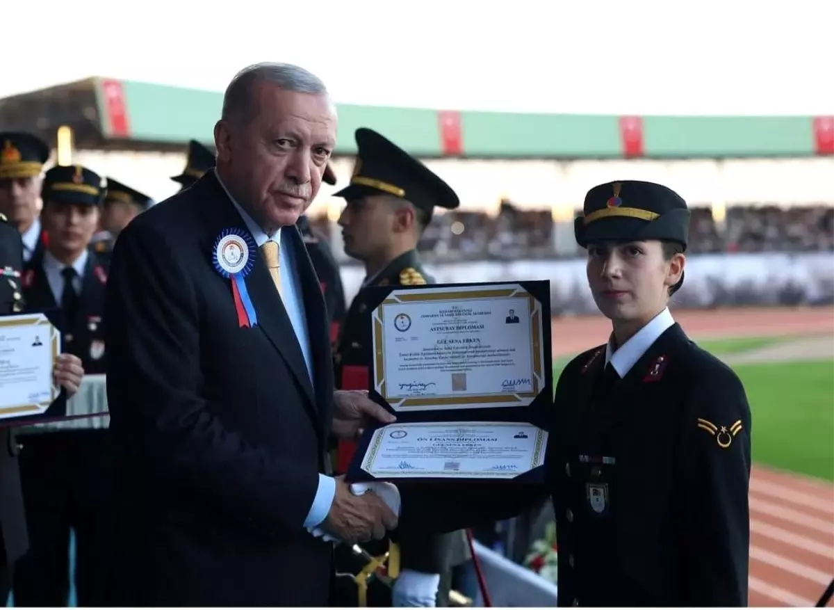 Gülsena Erken Jandarma Astsubaylık Diplomasını Erdoğan'dan Aldı