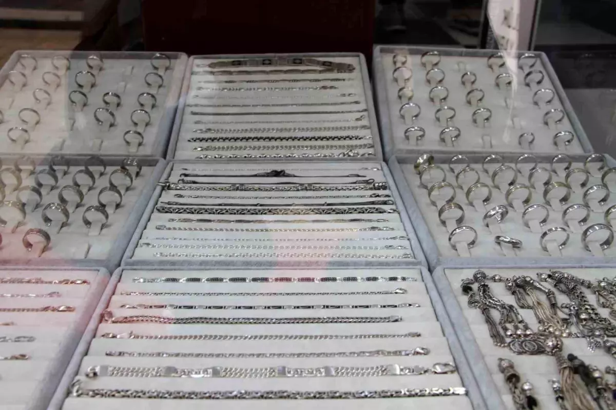 Gümüş Yatırım Aracı Olarak Öne Çıkıyor