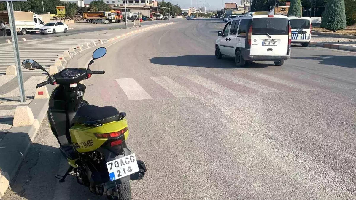 Karaman'da Motosiklet ile Hafif Ticari Araç Çarpıştı: 1 Yaralı