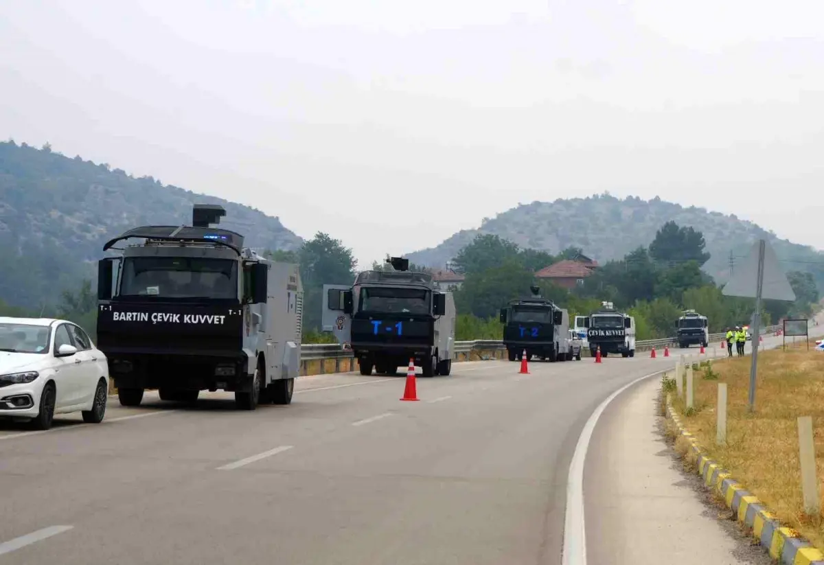Kastamonu'daki Orman Yangınları Üçüncü Gününde: TOMA'lar Görevde