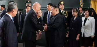 Kim Jong Un, halefi olarak gördüğü 12 yaşındaki kızını ilk kez dünyaya tanıttı