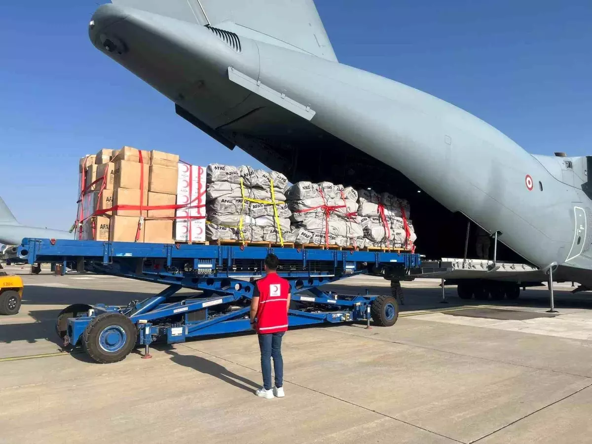 Türk Kızılay'dan Afganistan'a Yardım Uçağı Gönderildi
