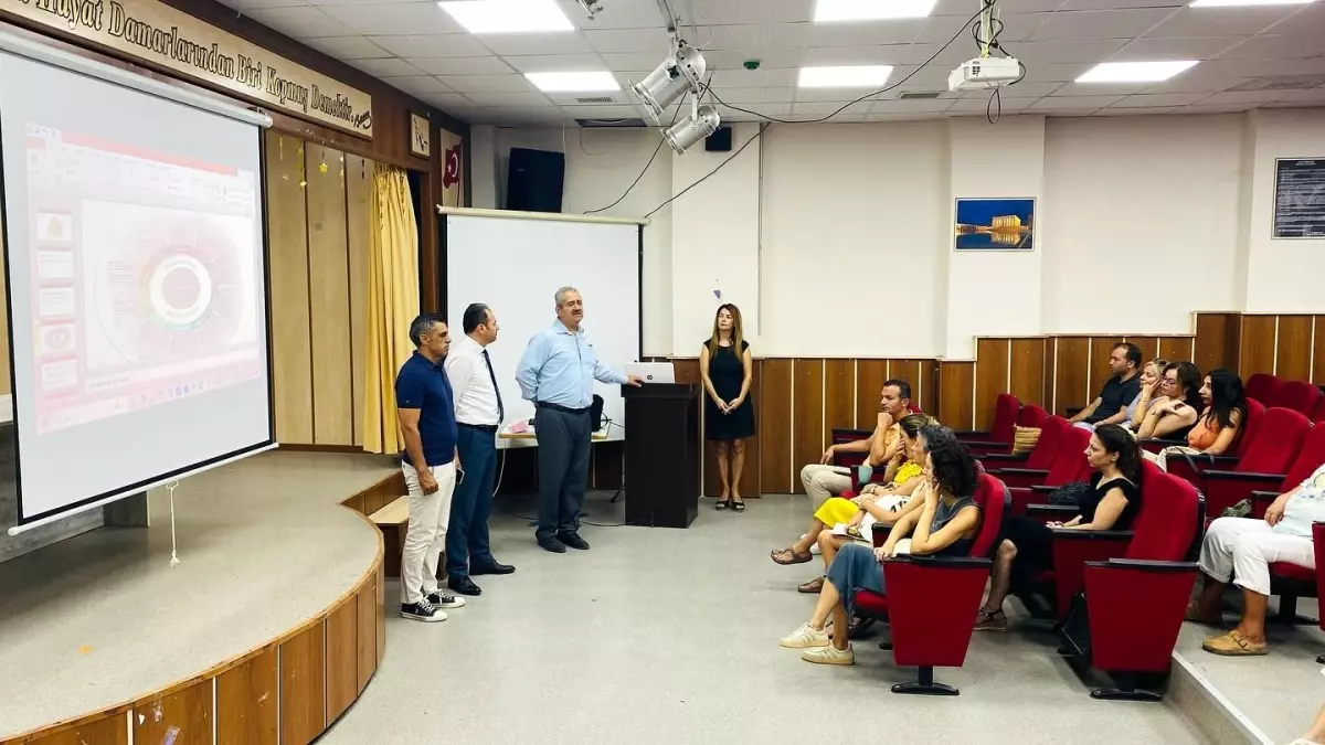 Kuşadası'nda Öğretmenler İçin Türkiye Yüzyılı Maarif Modeli Semineri Düzenlendi