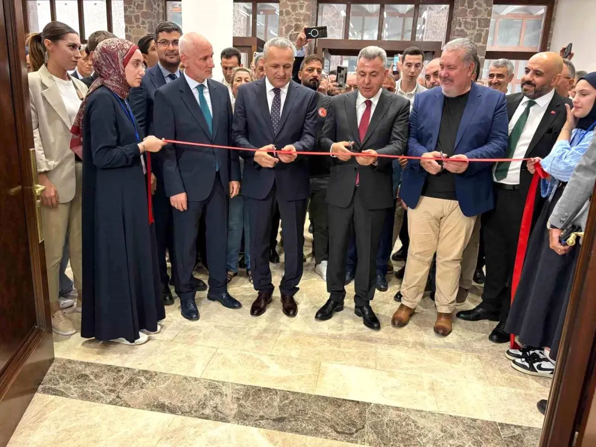 Kutsal Emanetler Sergisi İzmir'de Açıldı
