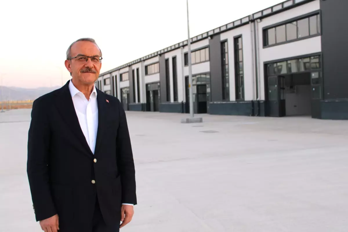 Malatya'da Depremzedelere 714 Yeni İş Yeri Teslim Ediliyor
