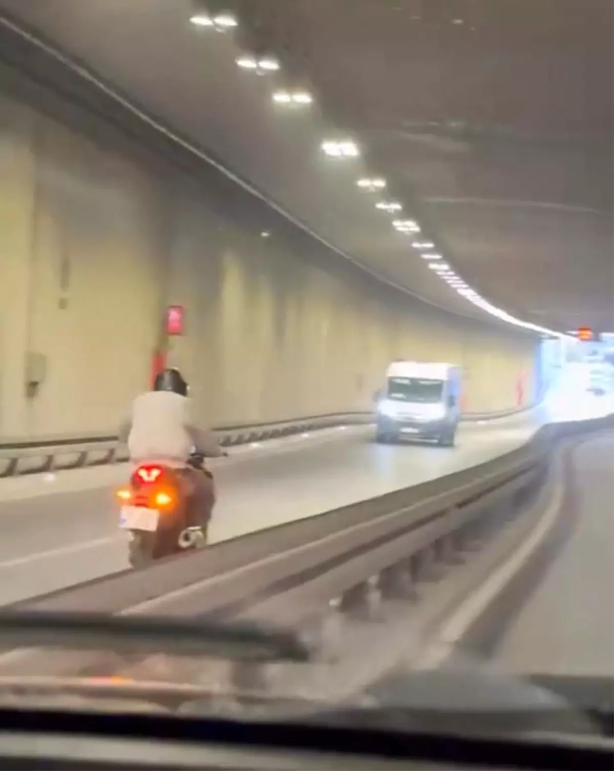 Maltepe'de Tünelde Ters Yöne Giden Motosiklet Sürücüsünün Tehlikeli Yolculuğu