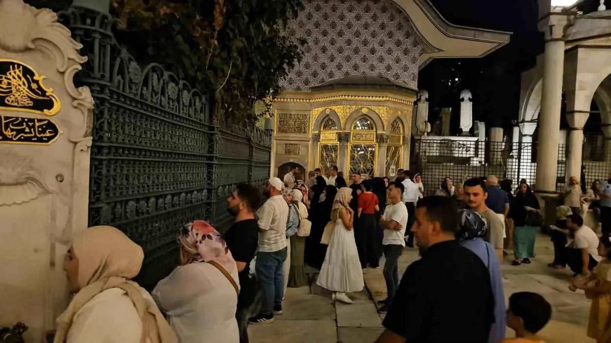İstanbul'da Mevlid Kandili Coşkusu