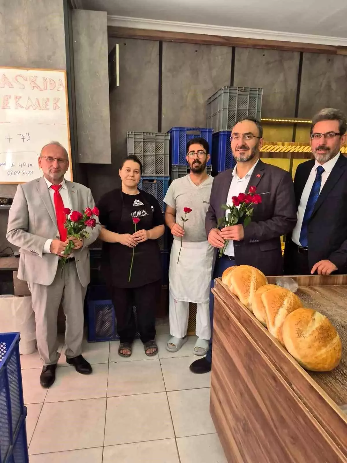 Bursa'da Mevlit Kandili Gül Dağıtımıyla Kutlandı