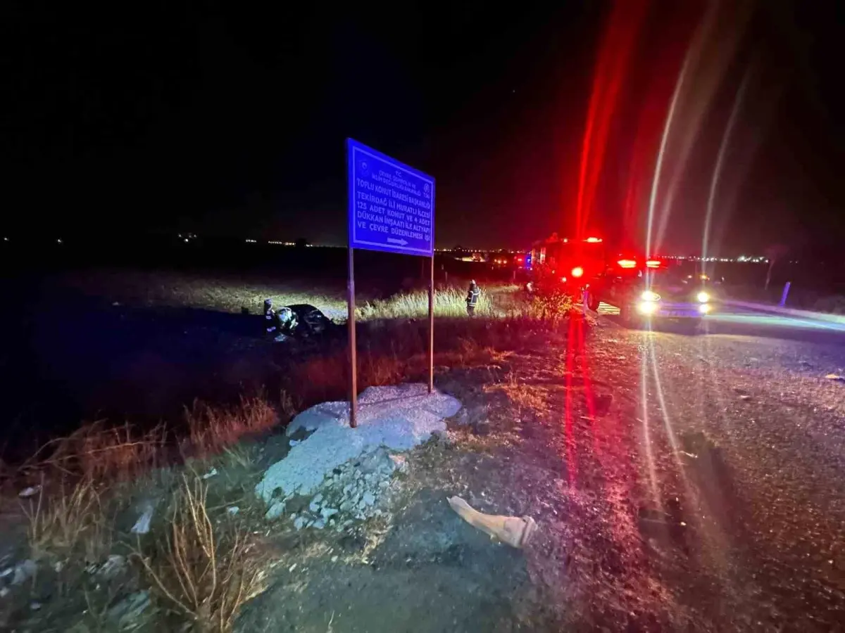 Tekirdağ'da Trafik Kazası: Bir Araç Alev Aldı, Sürücü Kurtarıldı