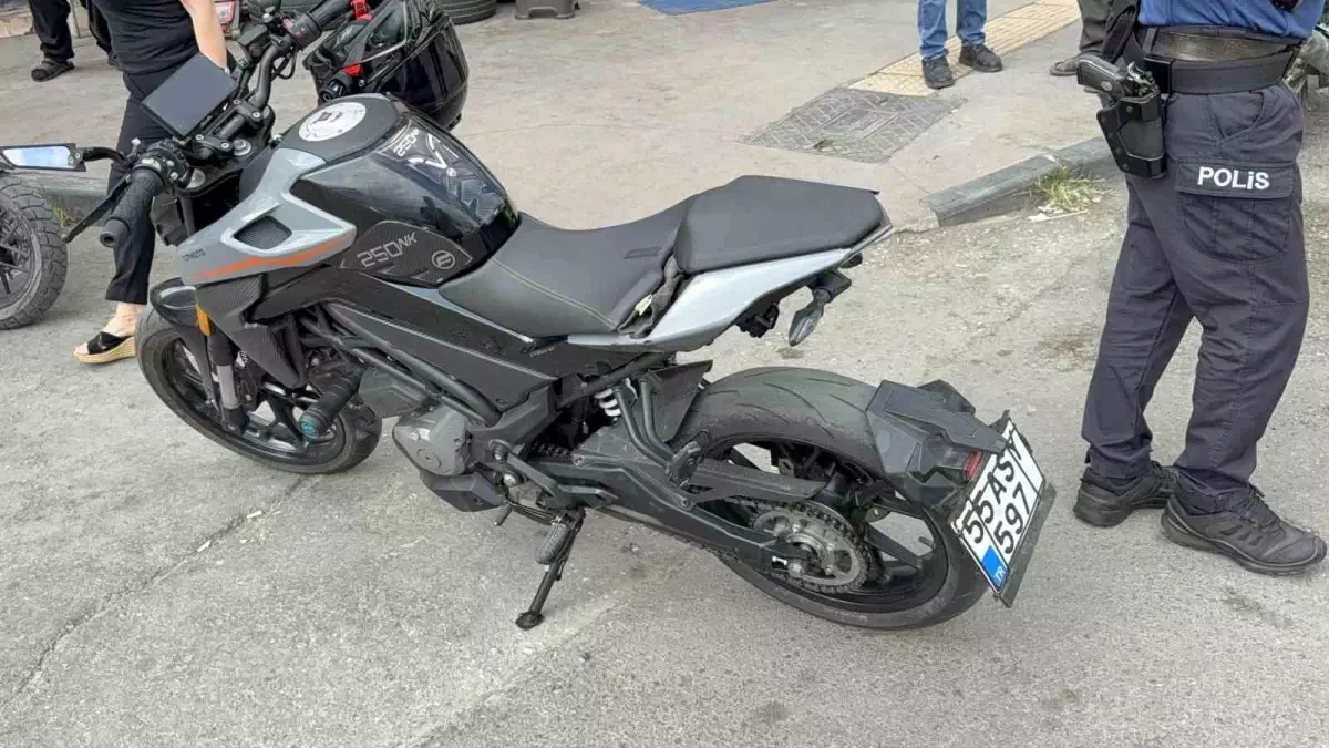 Samsun'da Motosikletin Çarptığı Yaya Yaralandı