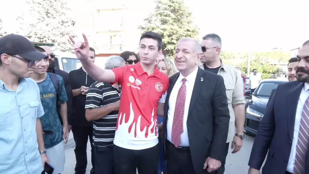 Ümit Özdağ, Eryaman Pazarı'nda Geçim Sıkıntısını Dinledi