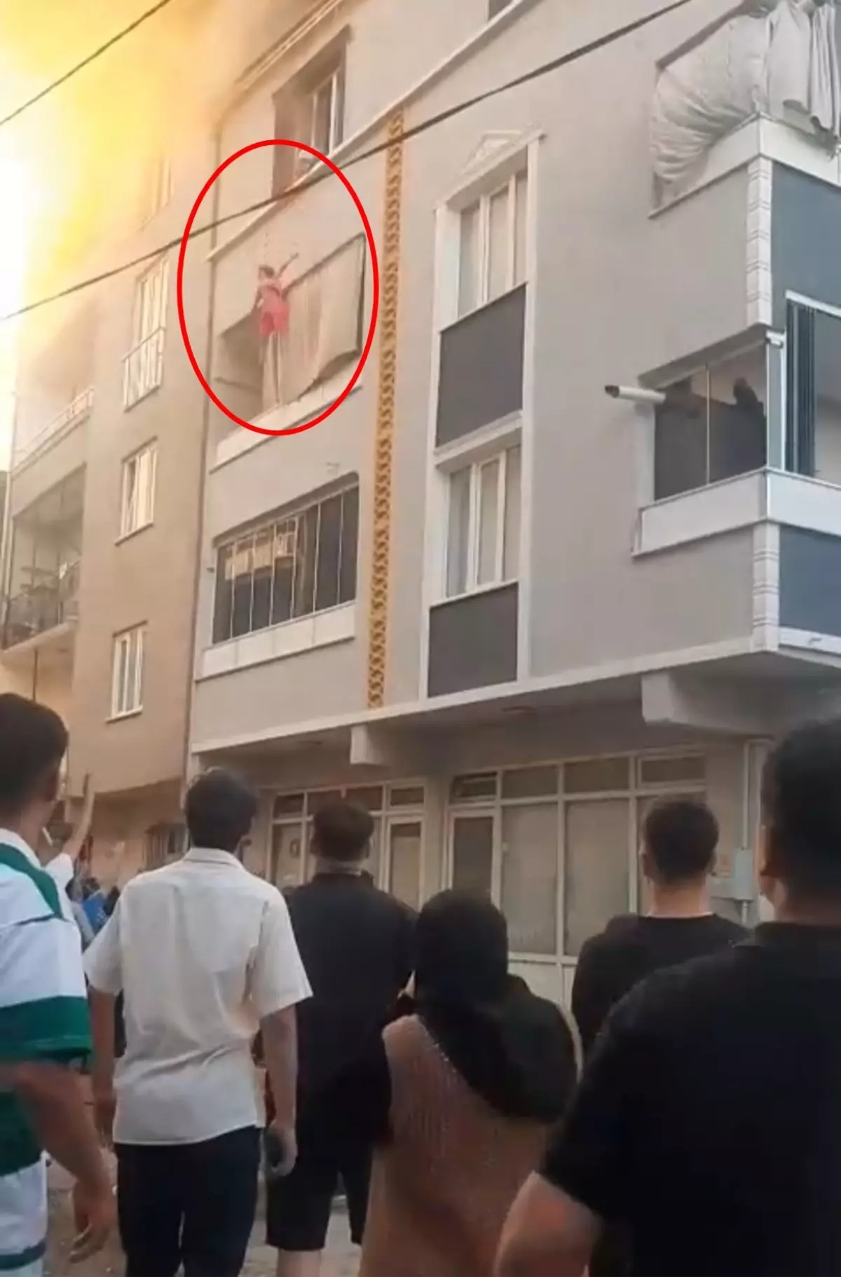 Bursa'da Yangında Hayat Kurtaran Refleks