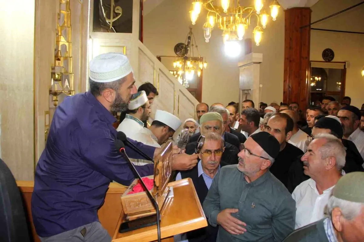 Sivas'ta Mevlit Kandili Kutlamaları ve Sakal-ı Şerif Ziyareti