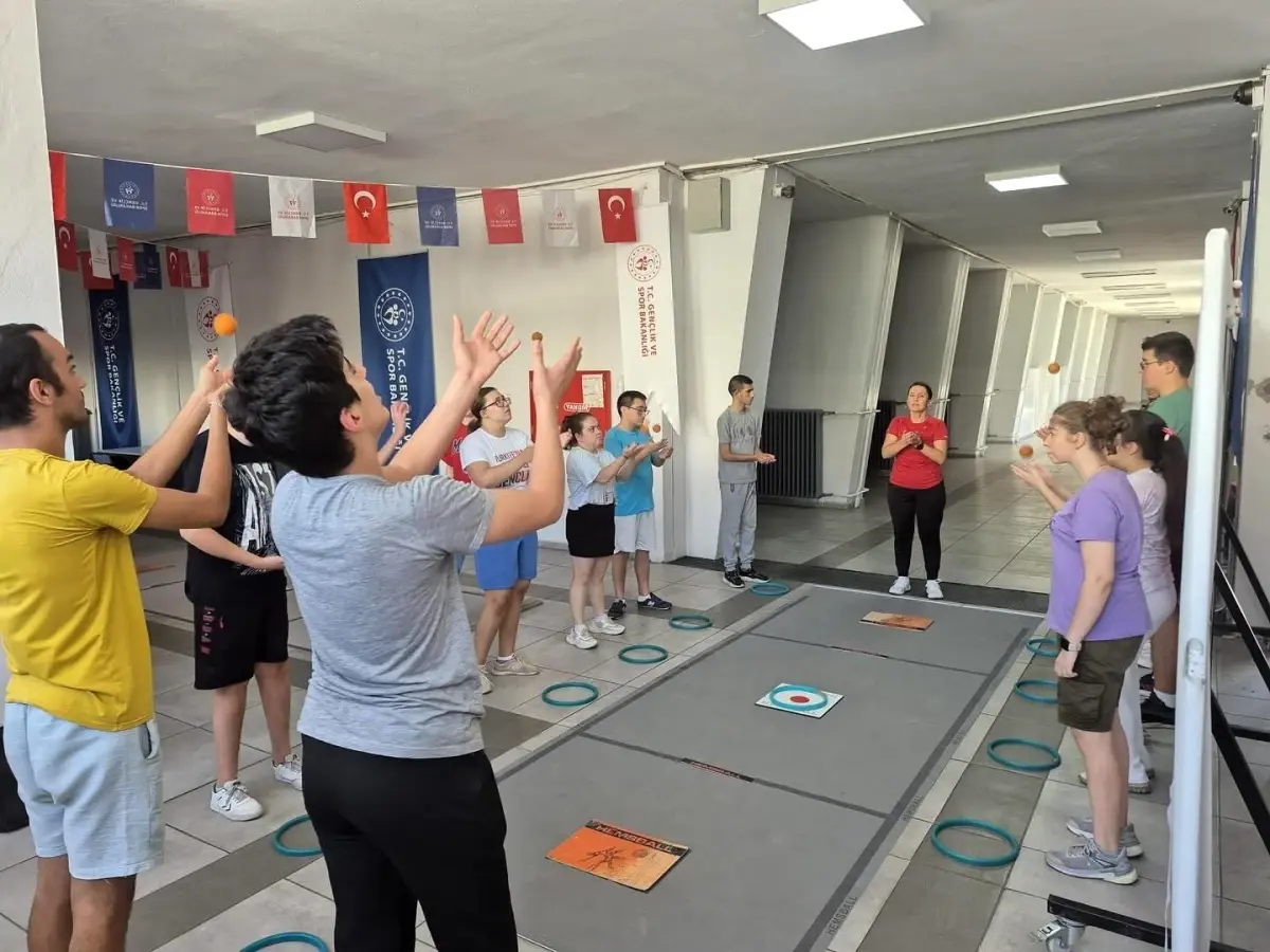 Aydın'da Özel Gençler İçin 'Mutlu Çarşamba' Projesi Devam Ediyor
