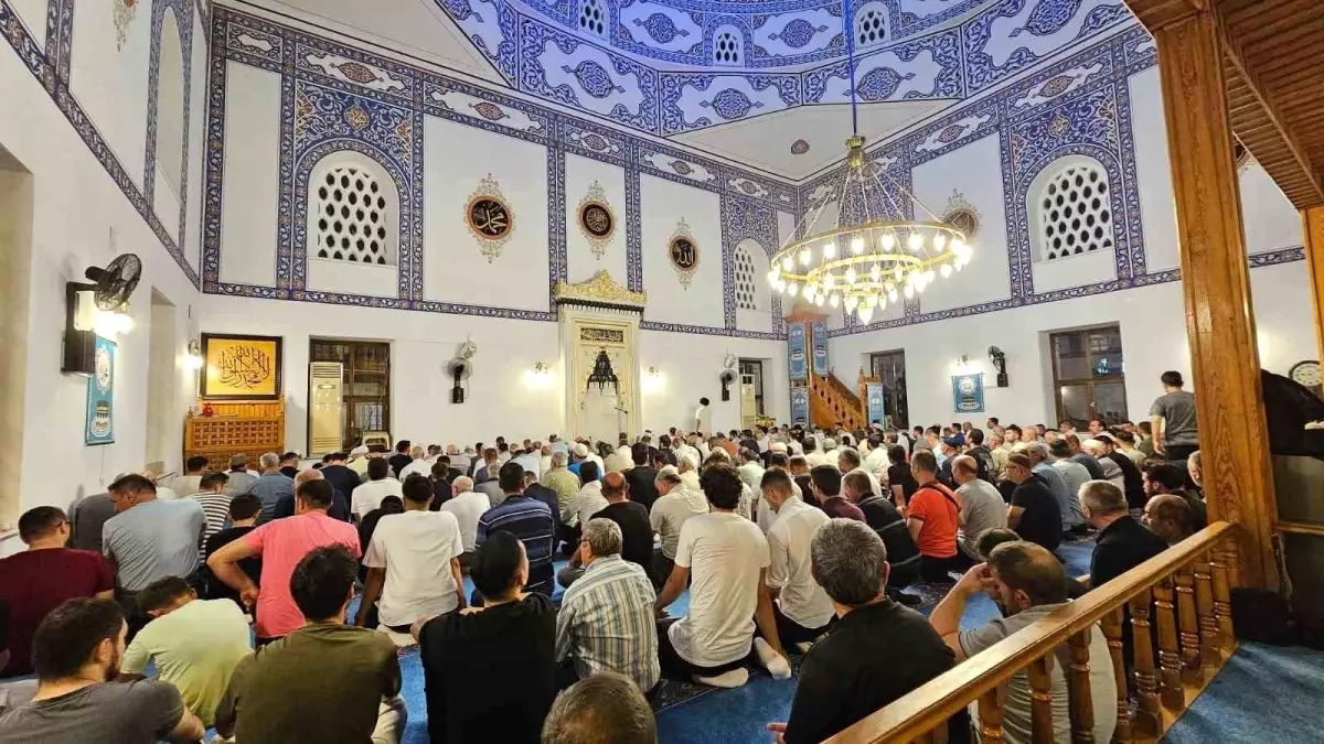 Mevlid Kandili'nde Camilere Yoğun İlgi
