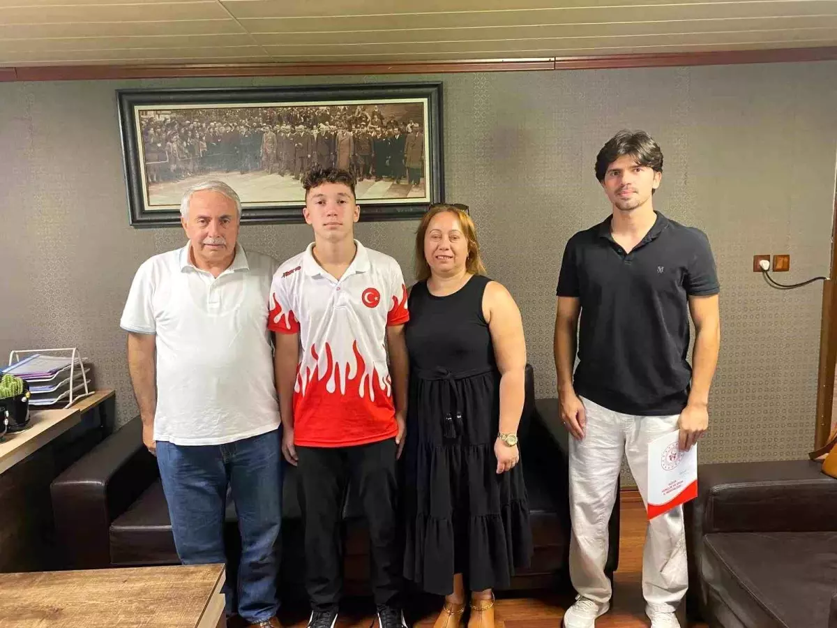 Düzceli İki Sporcu Eğitim Bursu ile Özel Okullarda Eğitim Almaya Başladı