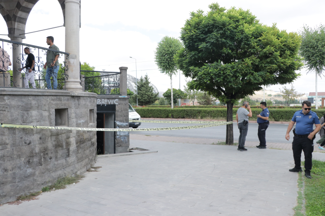 cami tuvaletinde bicakli kavga yasam savasi 19013848 6169 m
